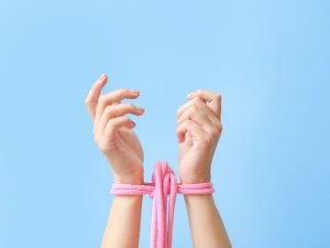 Lire la suite à propos de l’article Techniques et nœuds de bondage pour débuter le BDSM